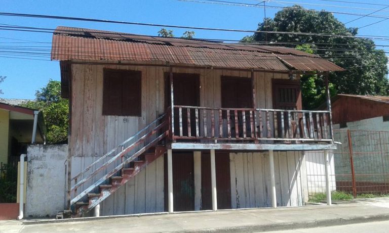 casa de madera en el progreso