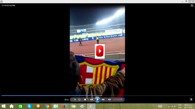Hondureños gritan ¡Fuera JOH! en España durante partido del Barcelona