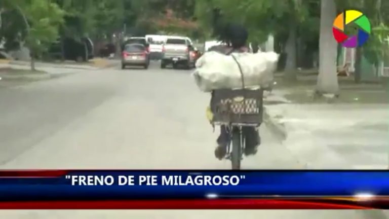 hondureña corre riesgos en bicicleta sin frenos