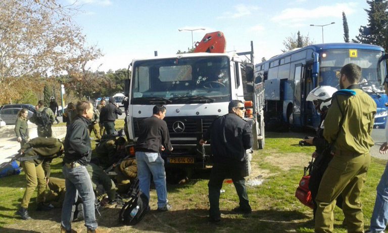VIDEO | Camión atropella gente en atentado terrorista en Jerusalén