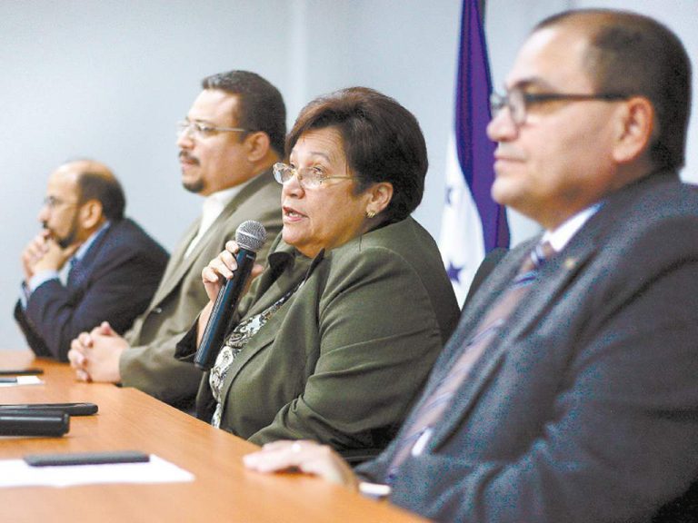 139 agentes de policía más pide afuera la Comisión Depuradora