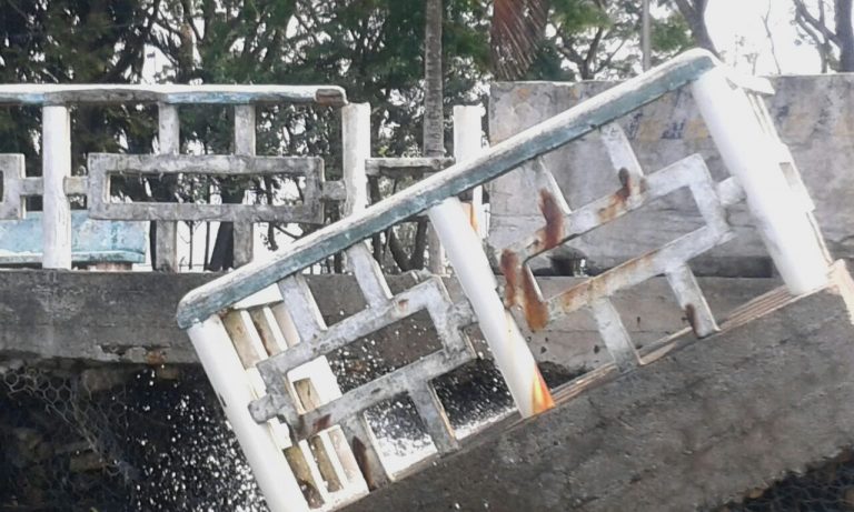 GALERÍA | Llega Semana Santa y en pésimo estado el Malecón de Puerto Cortés