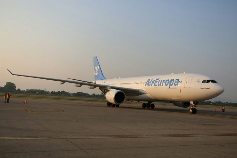 Hoy llegó el primer vuelo directo entre España y Honduras