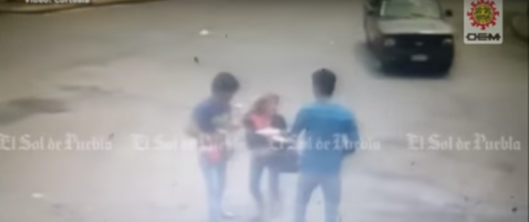 VIDEO| Un ladrón mata accidentalmente a su cómplice durante un asalto