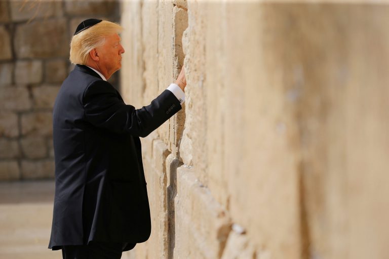 TRUMP, primer presidente de Estados Unidos en orar en el Muro de los Lamentos