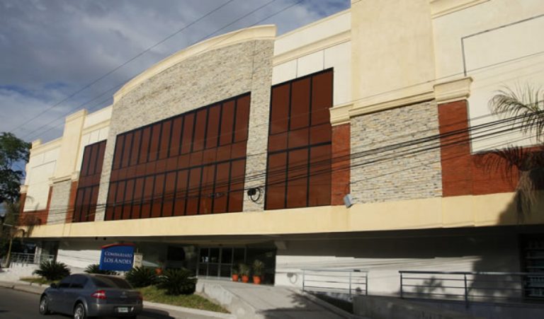 Despiden a empleados de supermercado por filtrar video de robo