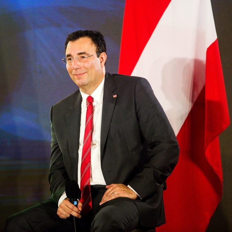 Luis Zelaya reta a Nasralla y Juan Orlando Hernández a un debate