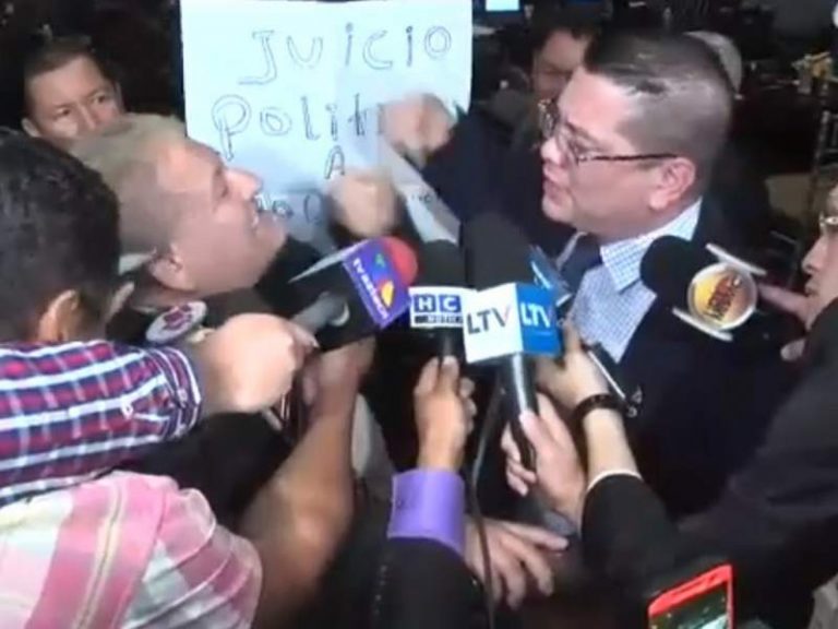 De asesinos y delincuentes se tratan los diputados Edgardo Castro y Enrique Yllescas