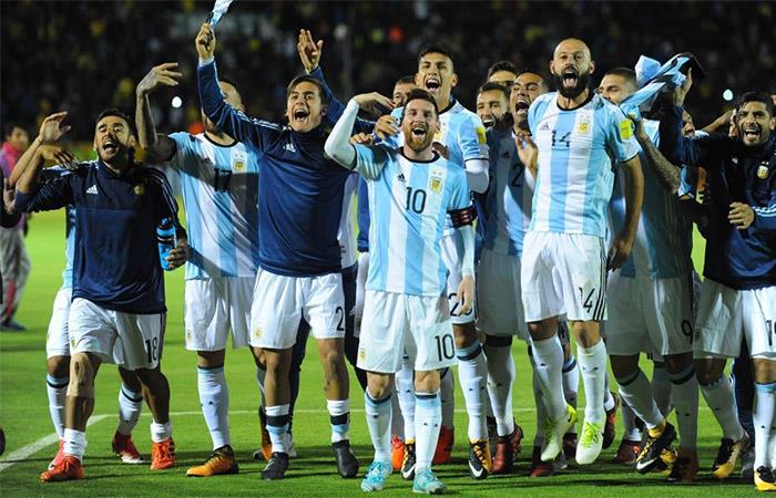 La selección argentina recibe el cariño de sus hinchas