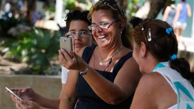 Ver vídeo. Cuba empieza a permitir internet en algunos móviles