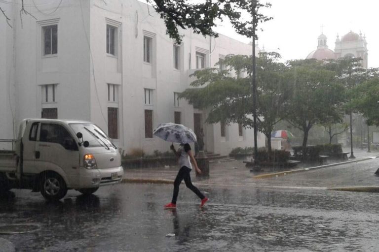 COPECO anuncia lluvias con actividad eléctrica en todo el país